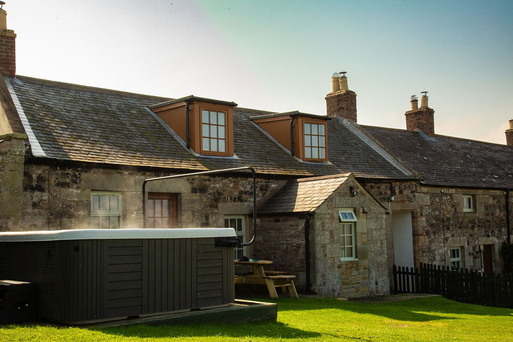 Grey Seal Budle Bay Holiday Cottages Hot Tub Northumberland 10