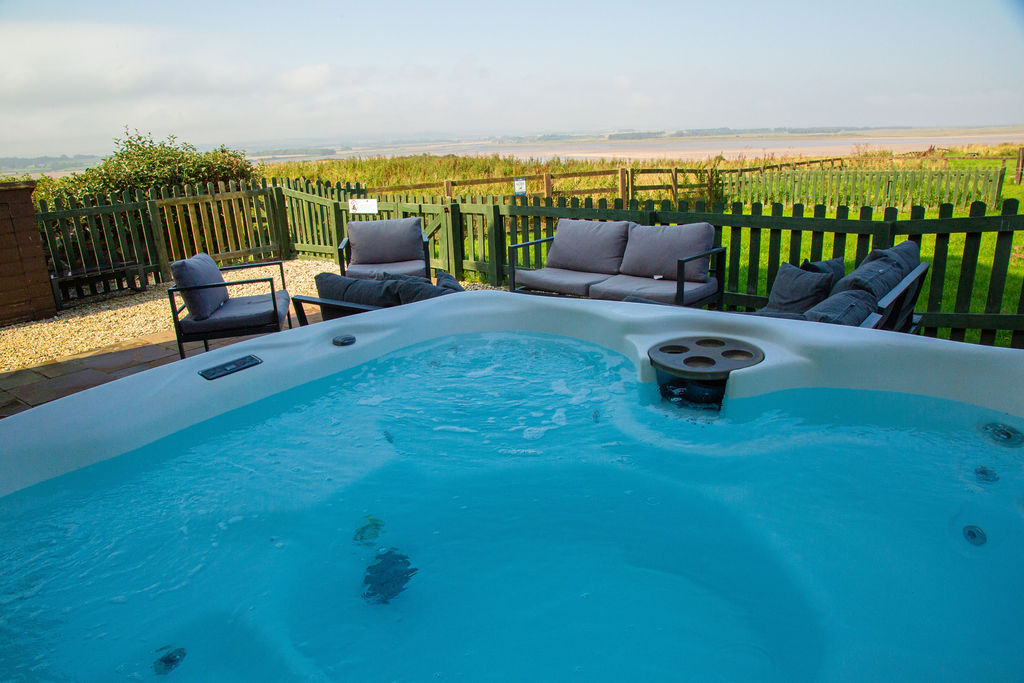 Grey Seal Budle Bay Holiday Cottages Hot Tub Northumberland 13