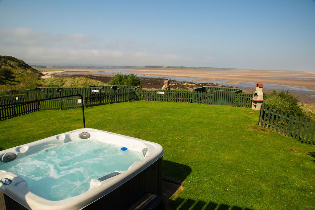 Grey Seal Budle Bay Holiday Cottages Hot Tub Northumberland 6