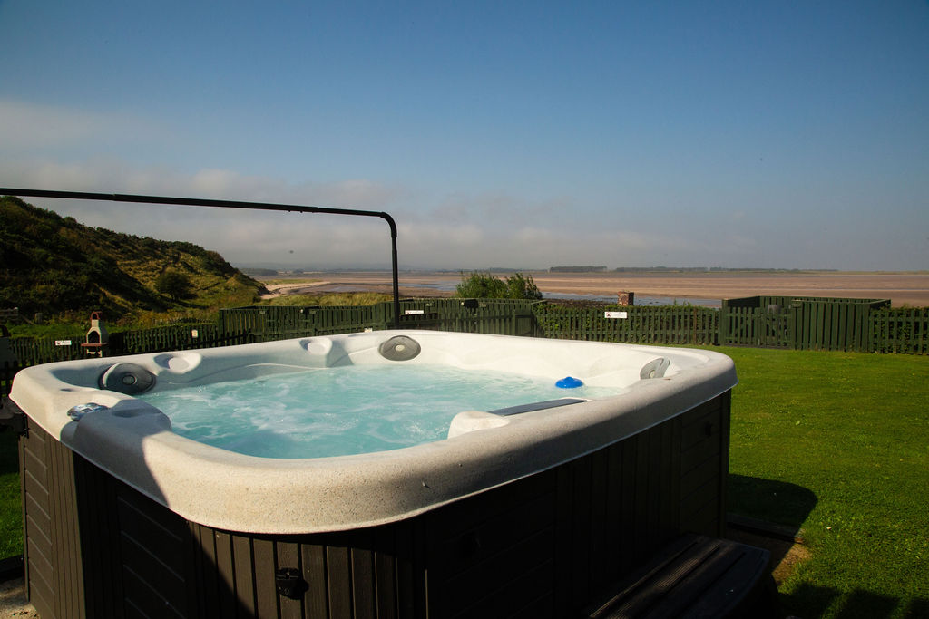 Grey Seal Budle Bay Holiday Cottages Hot Tub Northumberland 7