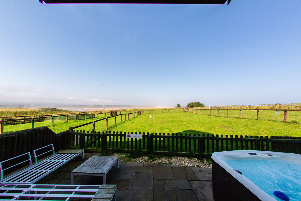 Jackdaw Budle Bay Holiday Cottages Hot Tub Northumberland 1