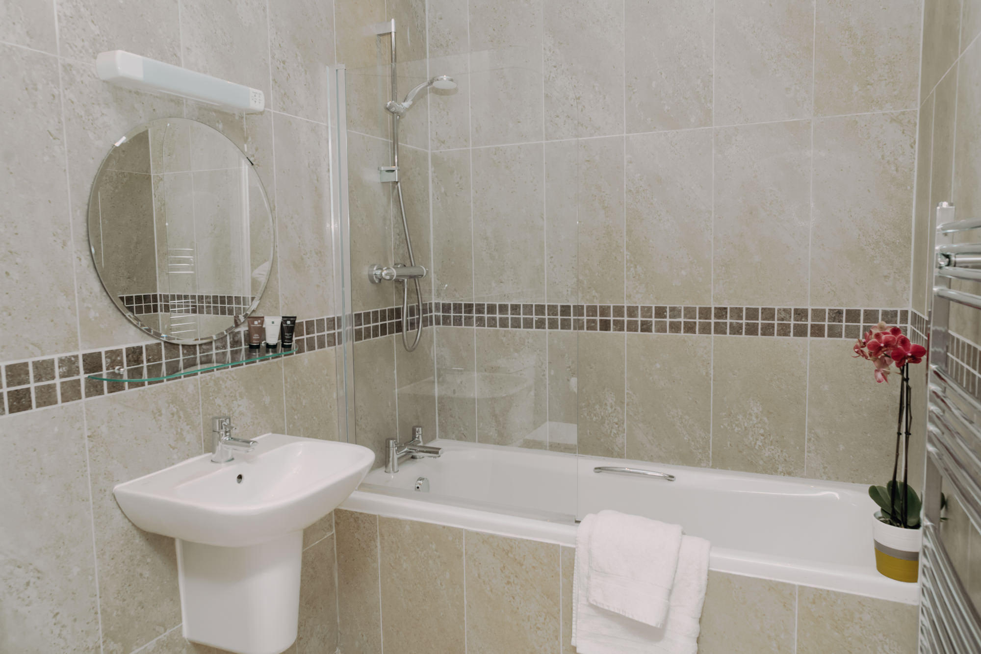 Stablewood Coastal Cottages (Web size) Jackdaw bathroom -94