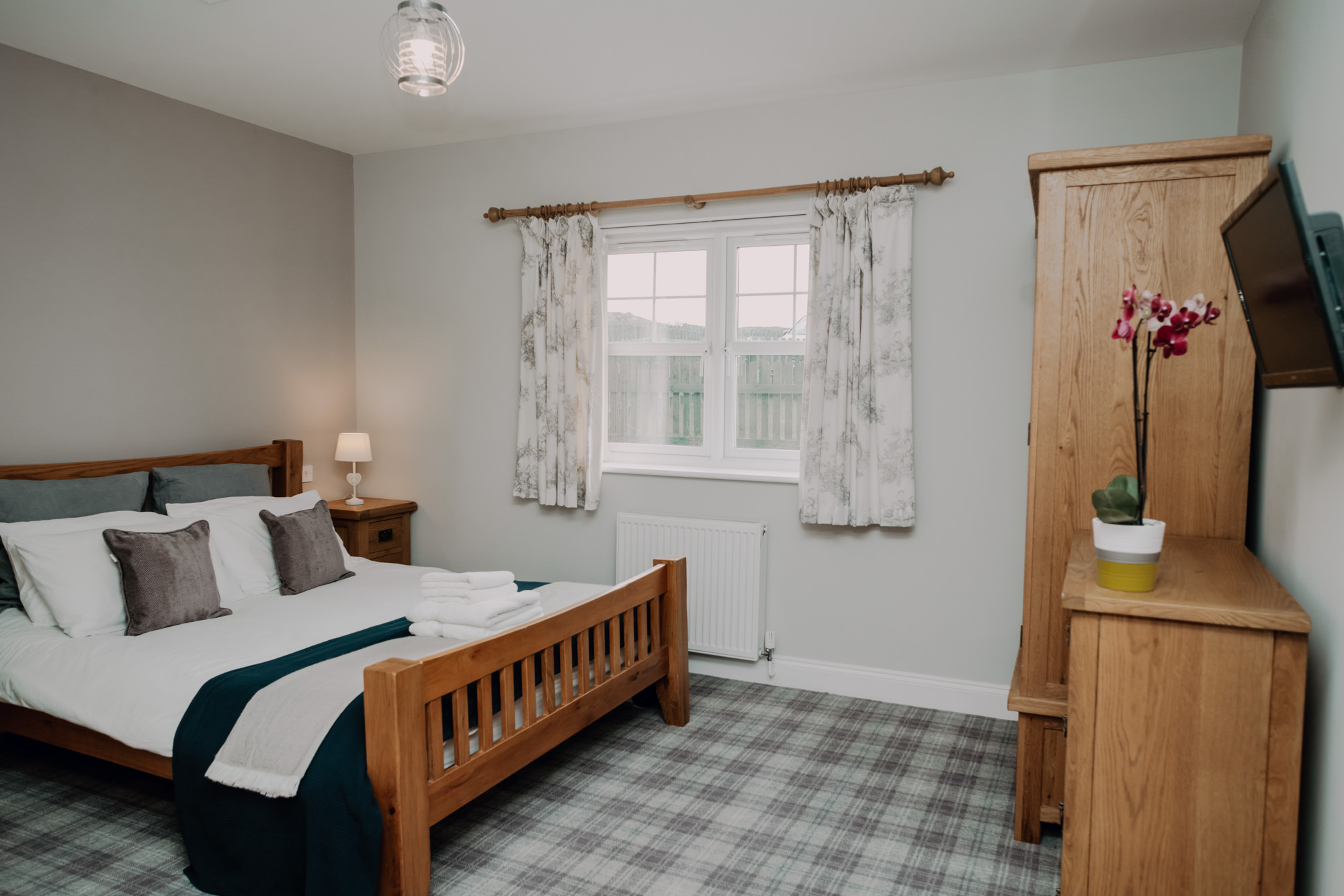 Stablewood Coastal Cottages (Web size) Jackdaw bedroom -112