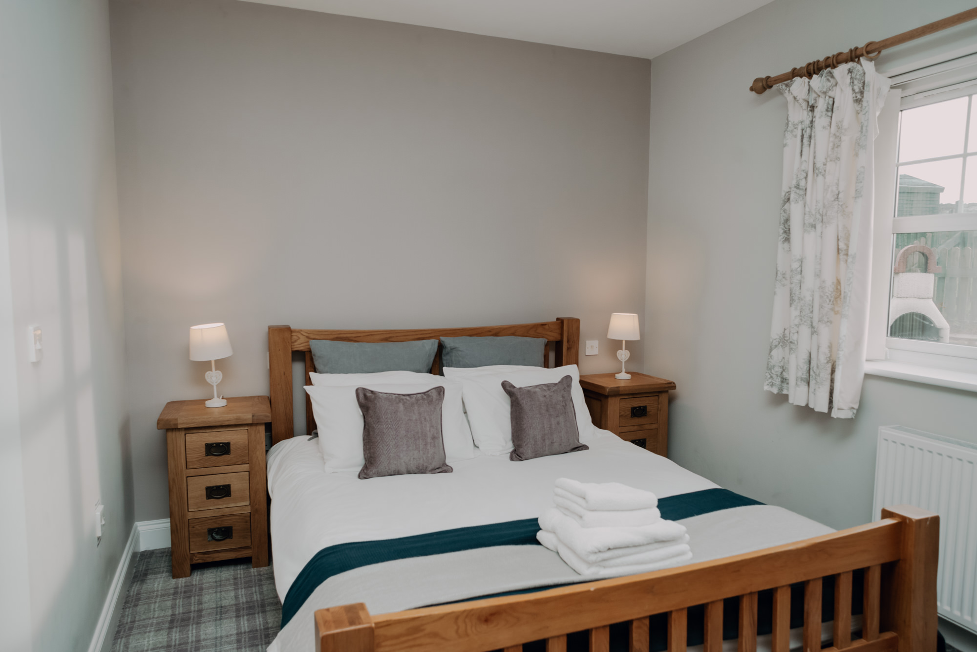 Stablewood Coastal Cottages (Web size) Jackdaw bedroom -114