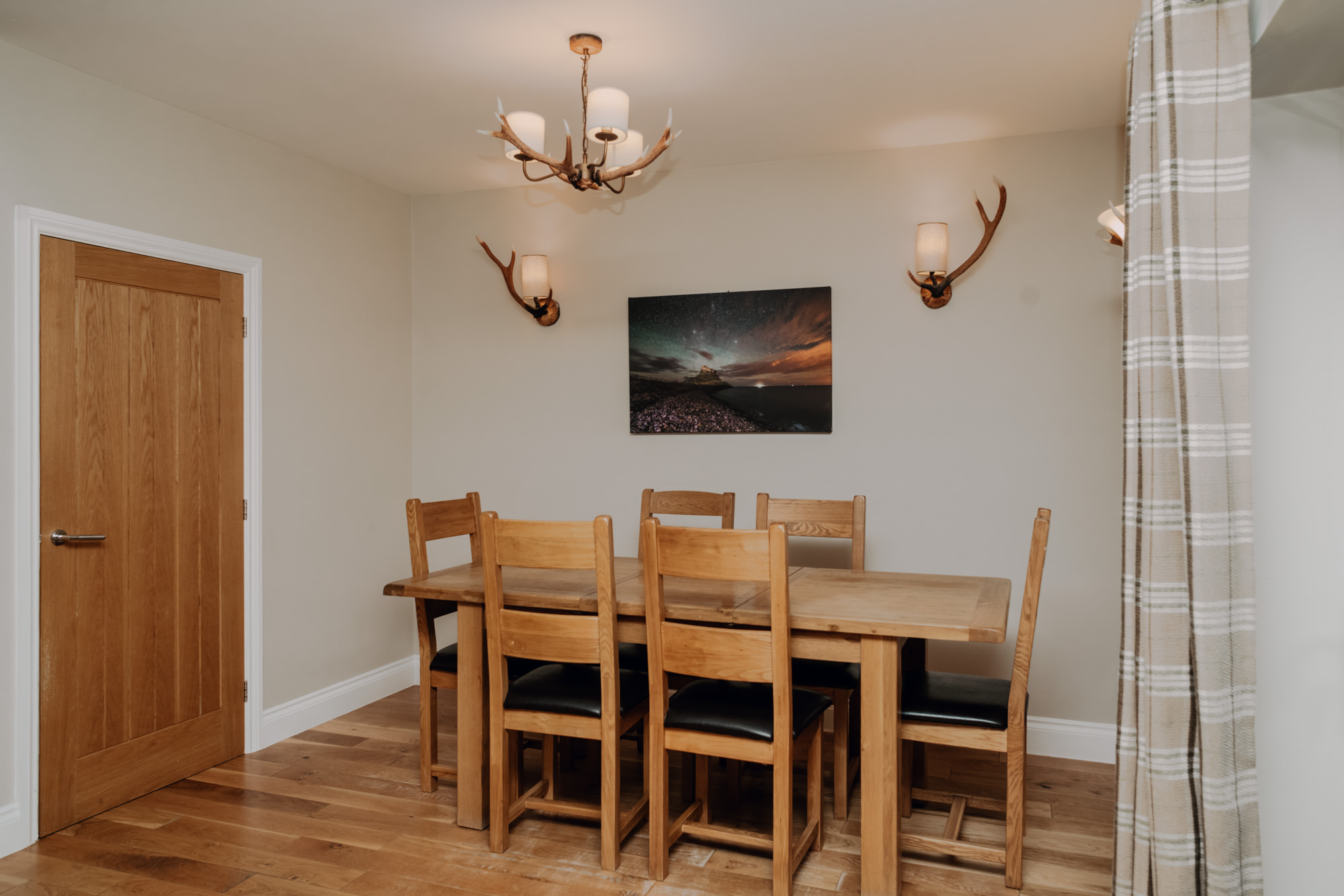 Stablewood Coastal Cottages (Web size) Jackdaw dining room -90