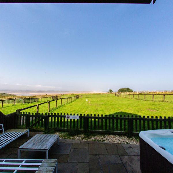 Jackdaw Budle Bay Holiday Cottages Hot Tub Northumberland 1